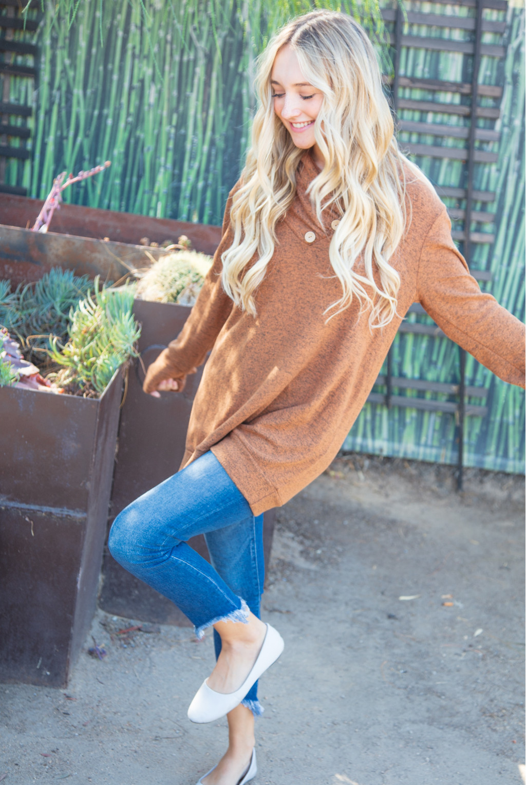 TWO TONE HACCI KNIT SWEATER WITH BUTTON DETAIL TWO TONE HACCI KNIT SWEATER WITH BUTTON DETAIL